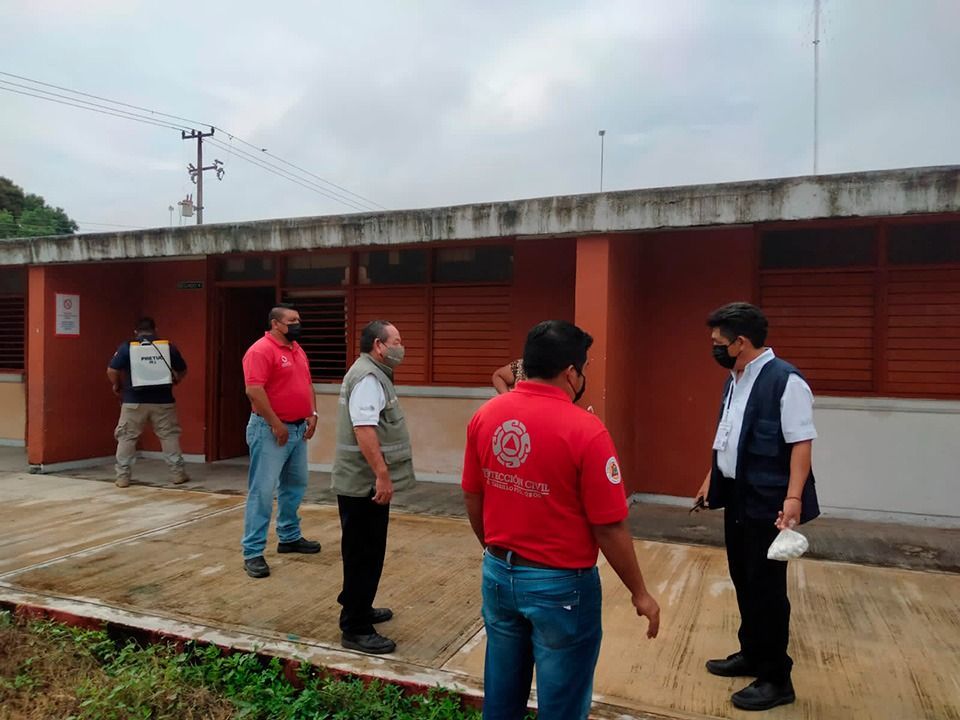 Autoridades carrilloportenses evacúan a habitantes de zonas costeras y habilitan refugios anticiclónicos
