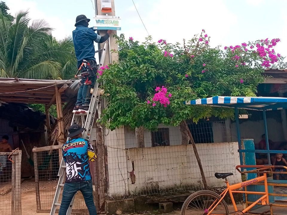 Instalan alarmas en colonias de José María Morelos enlazadas al C5 y 911