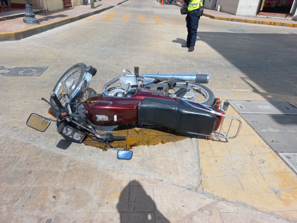 Transitaba tranquilamente y con preferencia, camioneta se le cruzó a su paso