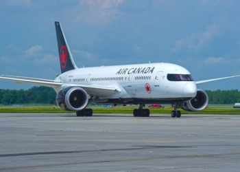 Air Canadá, a favor de medidas sanitarias del gobierno canadiense que implican vacunación total de empleados del sector transporte
