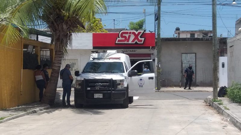 Asesinan a sujeto afuera de punto de venta de cervezas en Cancún