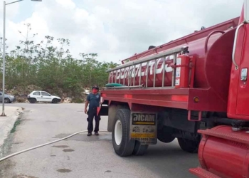 Bomberos de Cozumel apoyan a colonias con carencia de agua potable