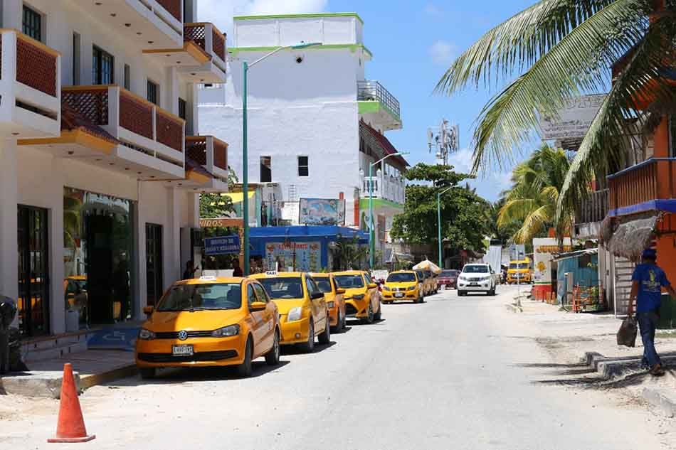 Diputado Carlos Hernández pide cautela a prestadores de servicios turísticos de Mahahual