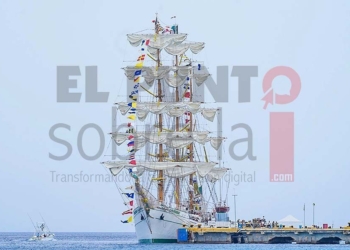 Icónico buque escuela «Cuauhtémoc» de la Semar atraca en Cozumel