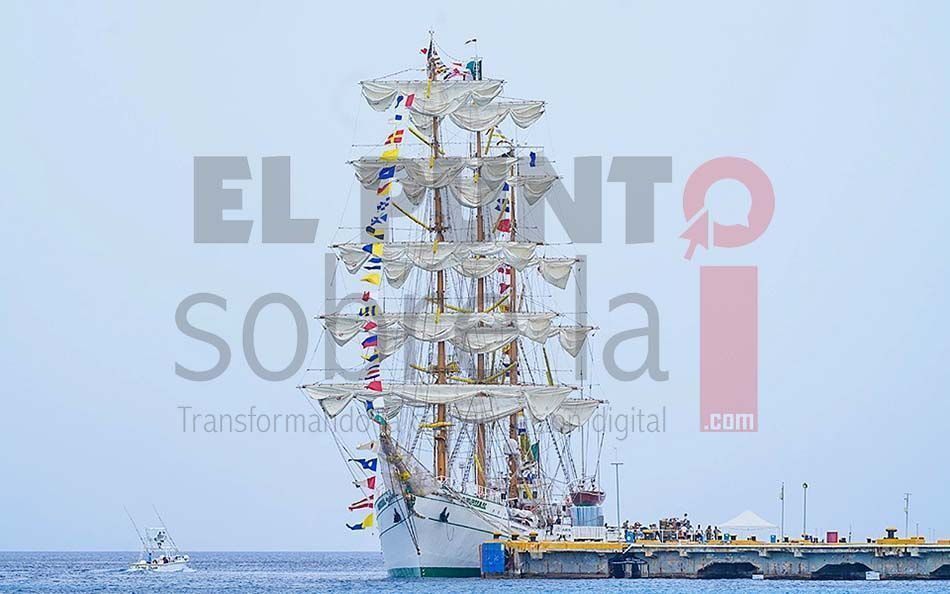 Icónico buque escuela «Cuauhtémoc» de la Semar atraca en Cozumel
