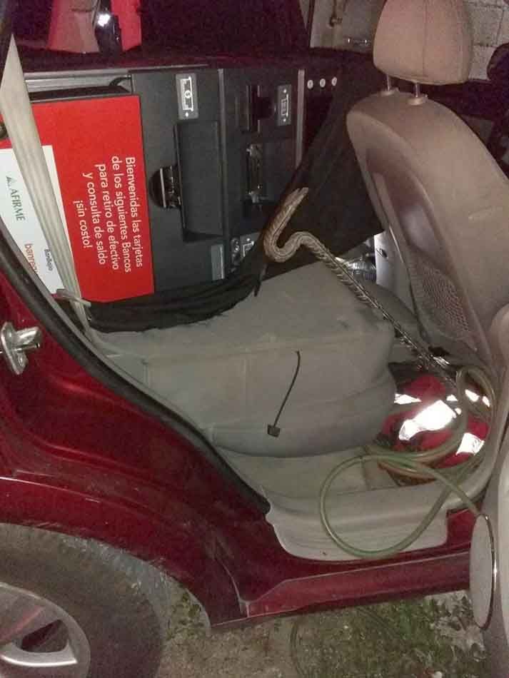 Abandonan en colonia de Cancún, cajero automático robado en tienda de conveniencia