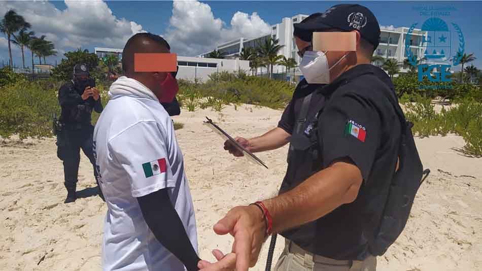 Decena de detenidos saldo de operativo de rescate en playa de acceso público de Isla Blanca