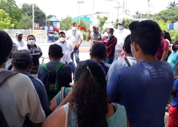 200 trabajadores reisntalados al ayuntamiento municipal exigen el pago de salarios atrasados