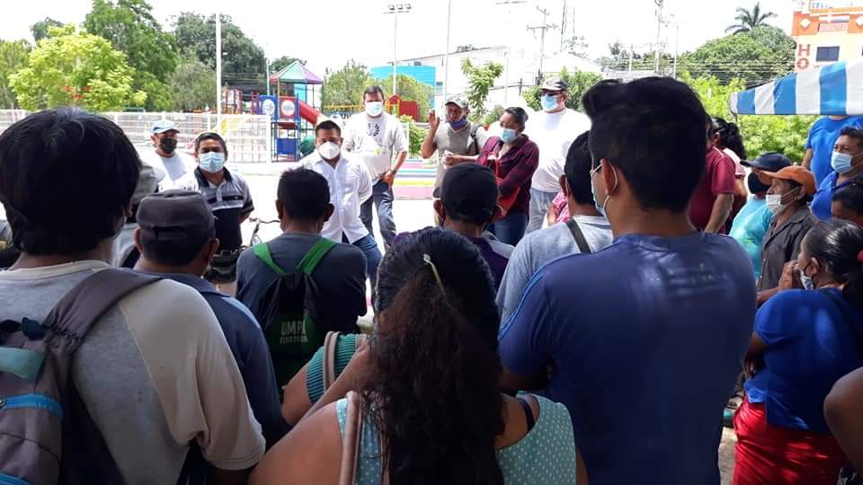 200 trabajadores reisntalados al ayuntamiento municipal exigen el pago de salarios atrasados