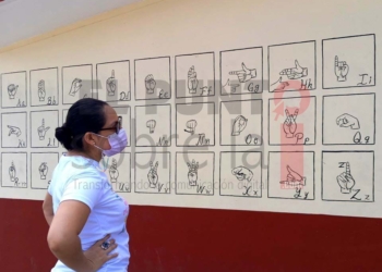 Unidad educativa busca fomentar lenguaje de señas en Lázaro Cárdenas