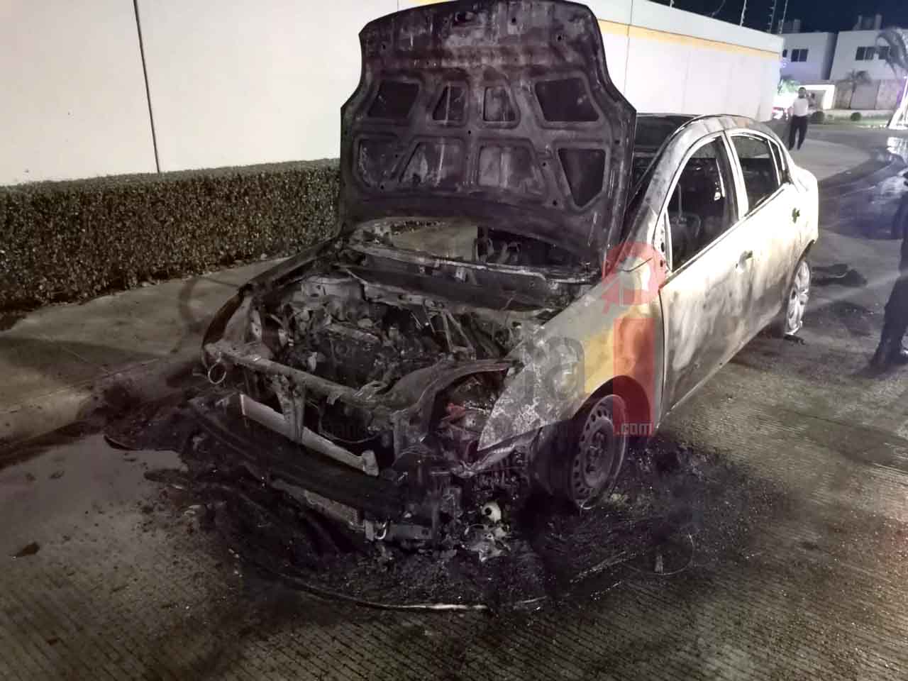 Policía Municipal de Benito Juárez halla vehículo calcinado en Cancún; no hay víctimas