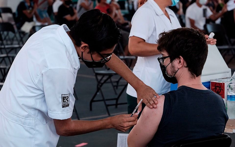Cerca de 315,000 jóvenes quintanarroenses ya recibieron primera dosis de vacuna COVID-19