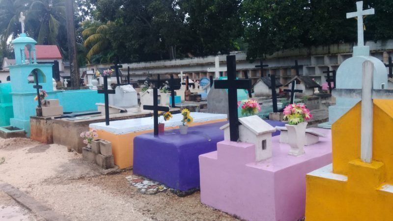 Ya no hay espacios en el único panteón en municipio de Lázaro Cárdenas