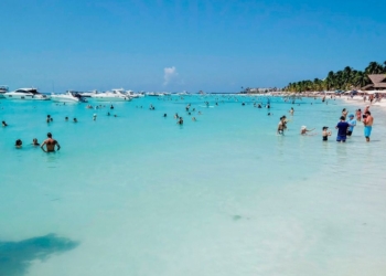 Cuatro municipios costeros de Quintana Roo reportan presencia escasa de sargazo en sus playas