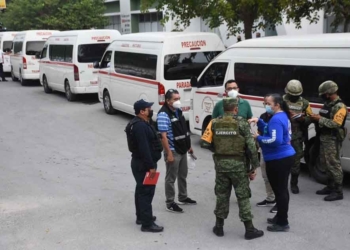 Inicia evacuación de pobladores y turistas en Punta Allen