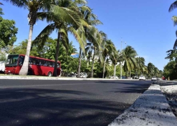 Avanzan trabajos de repavimentación del Boulevard Kukulcán