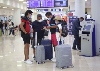Recomiendan a pasajeros con vuelos para hoy y mañana, verificar con aerolíneas si podrán despegar de Cancún