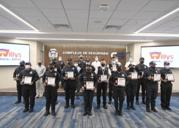 Agentes de la Policía Quintana Roo, reconocidos por disminuir el índice de robos en tiendas de autoservicio