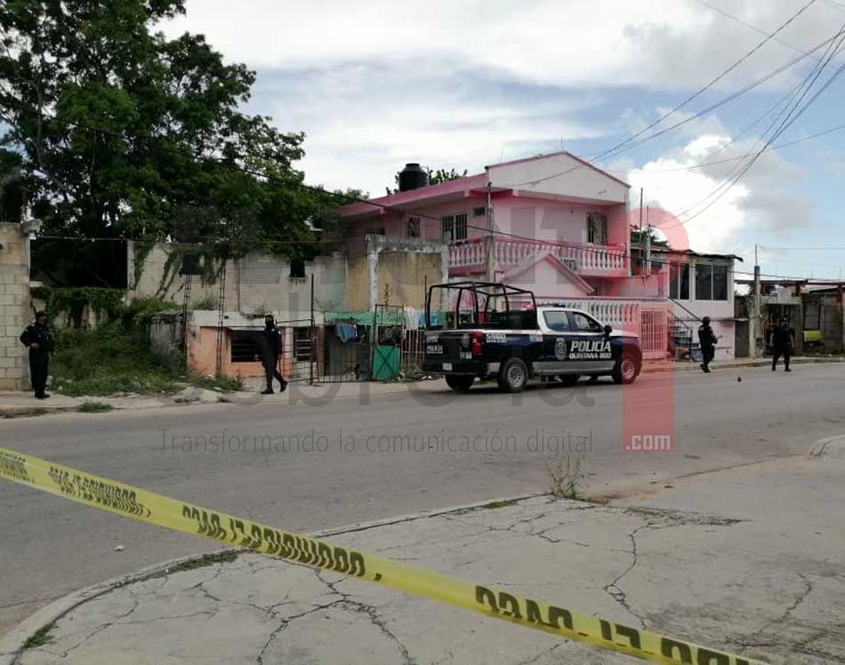 Balean a sujeto que estaba sentado en la banqueta cerca del estadio “Toro Valenzuela” de Cancún