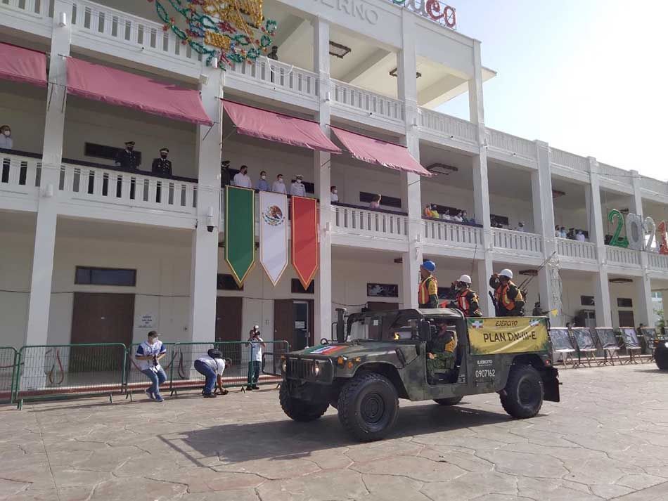 Desfile de la Independencia en Chetumal, rápido y sin novedad alguna; duró 10 minutos