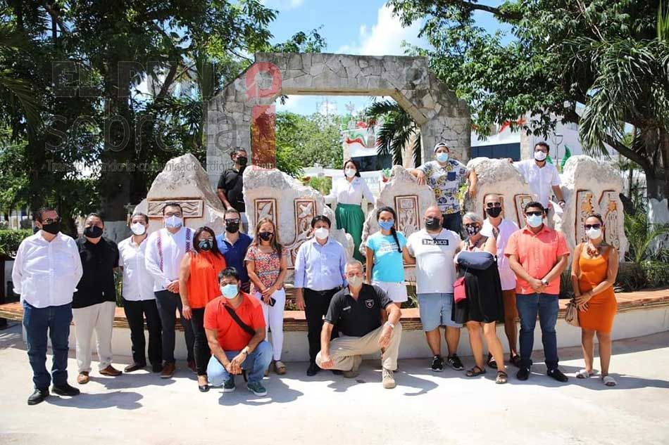 Develan letras de Tulum por aniversario como Pueblo Mágico