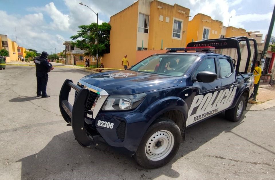 Ejecutan a una mujer y hieren a sus dos hijos en el interior de un automóvil en Playa del Carmen
