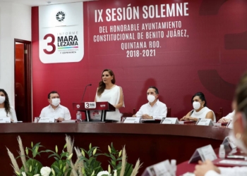 Entrega Mara Lezama su tercer informe de labores como alcaldesa de Cancún, asiste Carlos Joaquín a la sesión solemne de Cabildo