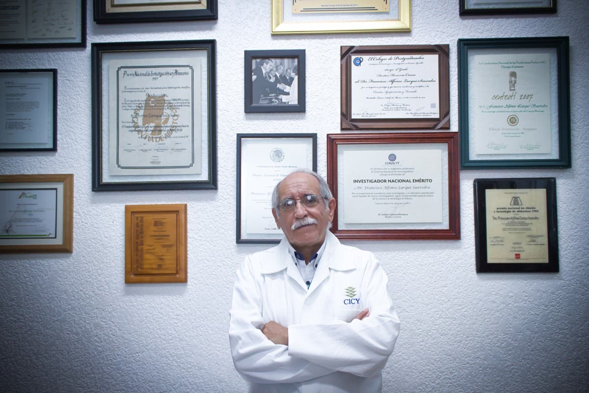En memoria del Dr. Alfonso larqué Saavedra