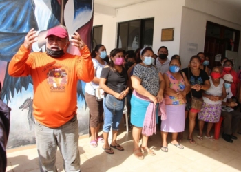 Inician pago de adeudos a trabajadores municipales de José María Morelos, pero mantienen plantón