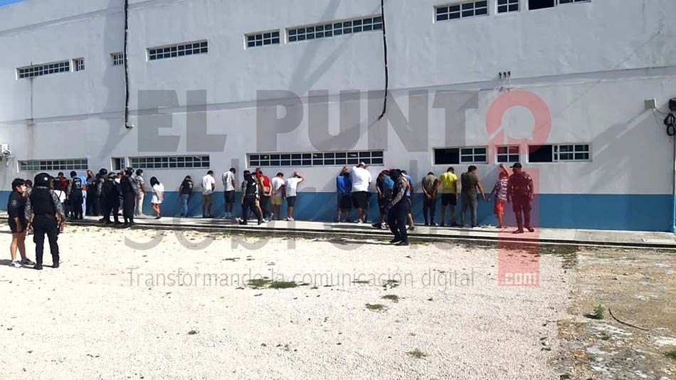Mega operativo en zona turística de Playa del Carmen termina con 26 detenidos 