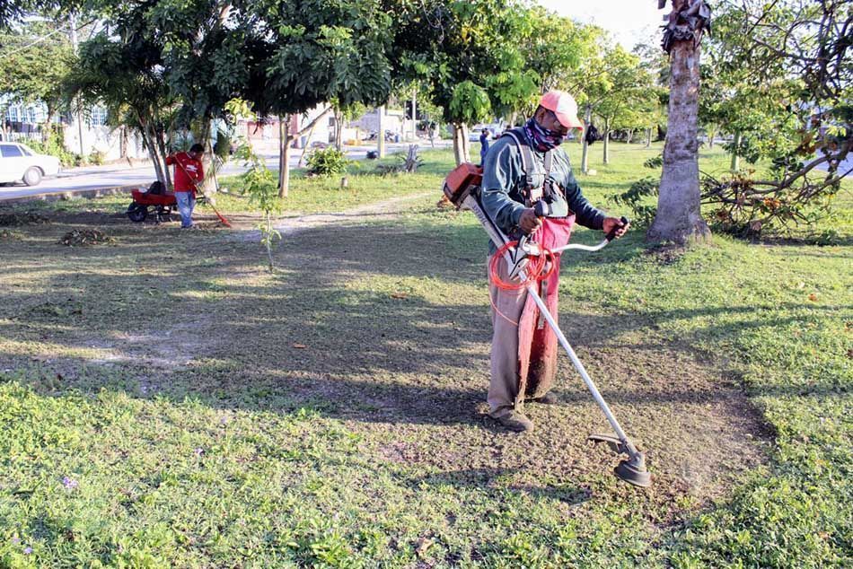 Mejora el aspecto de los espacios públicos en Puerto Morelos
