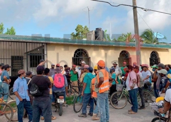 Obreros chetumaleños piden pago adicional para permitir realización de obra