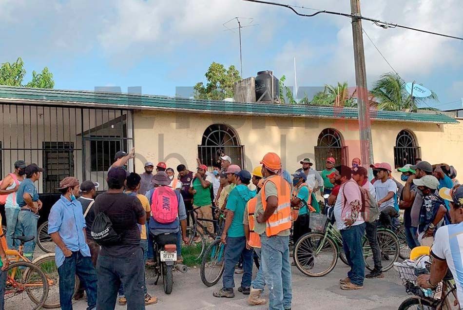 Obreros chetumaleños piden pago adicional para permitir realización de obra