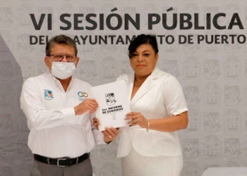 Primera regidora entrega III Informe de Gobierno de Puerto Morelos a cabildo