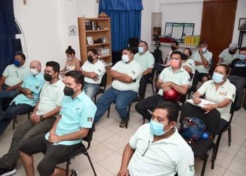 Imparten cursos de diversidad biológica a guías de turistas cozumeleños