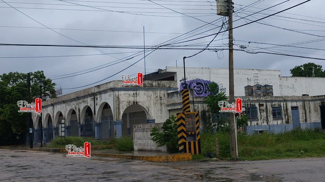 Triste y desolado edificio, funcionando a medias