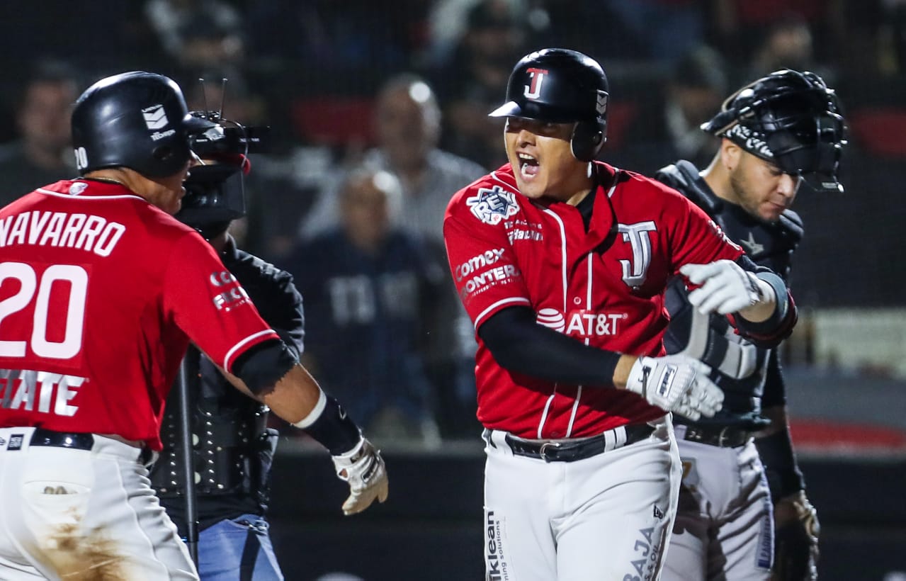 Los Toros con autoridad prolongan la Serie del Rey a siete juegos, ganan 10-3 a Leones
