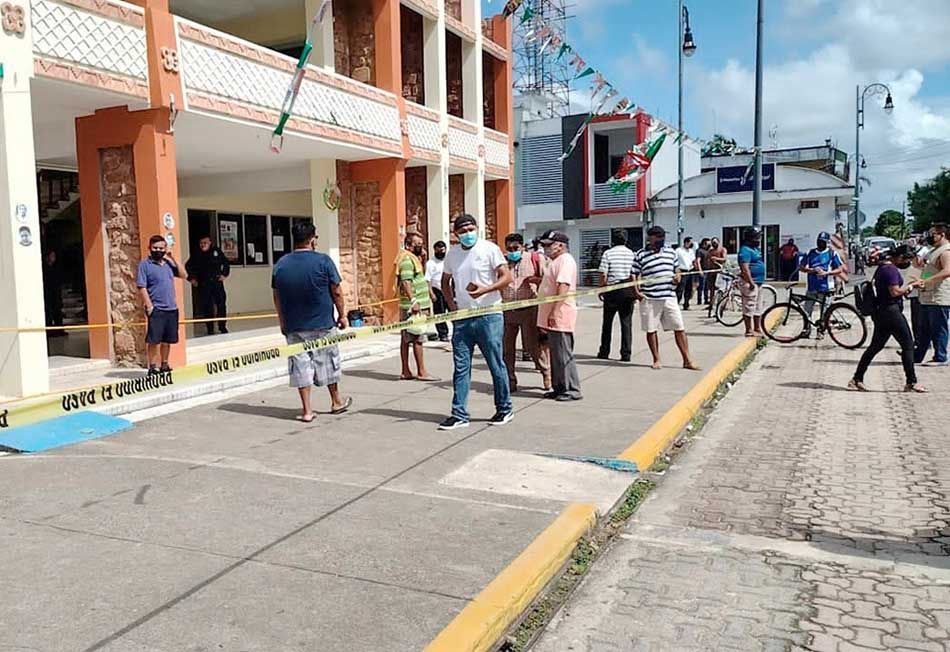 Sindicalizados carrilloportenses abandonan Palacio Municipal tras recibir su pago, aunque casi 30 resultan con COVID-19