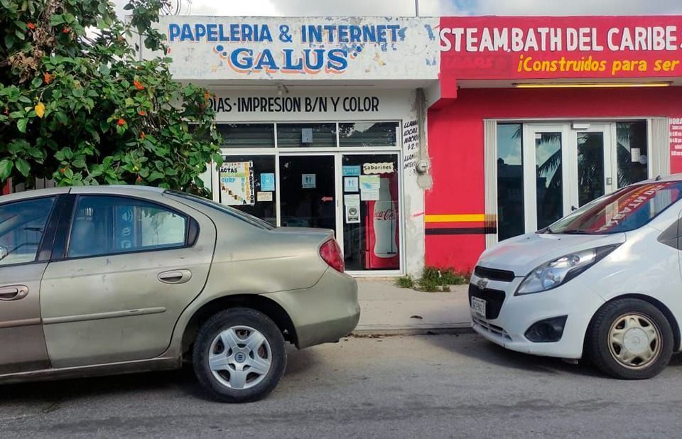 Sujeto asalta papelería, obliga a empleada a hacerle sexo oral, y huye impune
