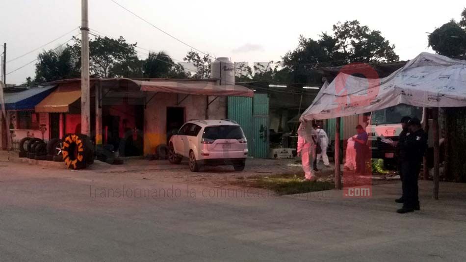 Violencia imparable en Cancún, asesinan a balazos a tres sujetos que estaban en vulcanizadora