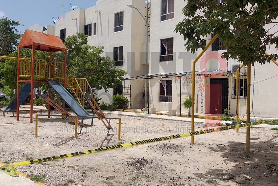 Asesinan a balazos en Cancún a un hombre que estaba en el interior de su casa
