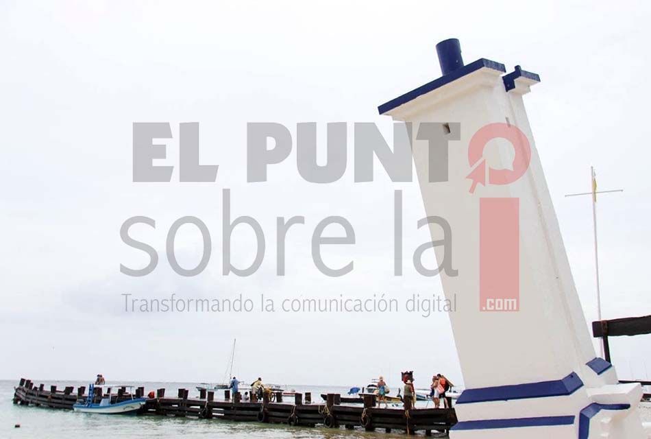 Uno de los símbolos de Puerto Morelos, el faro inclinado luce remozado