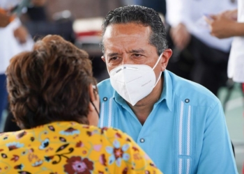 Carlos Joaquín reconoce cuatro casos positivos de coronavirus en escuelas; ninguno de ellos es alumno