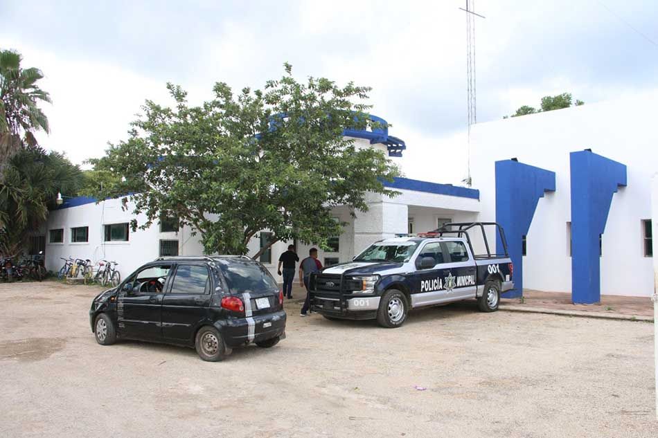 Manifestantes bajan cuchillas del Ayuntamiento y dejan a José María Morelos sin conexión con Policía Estatal