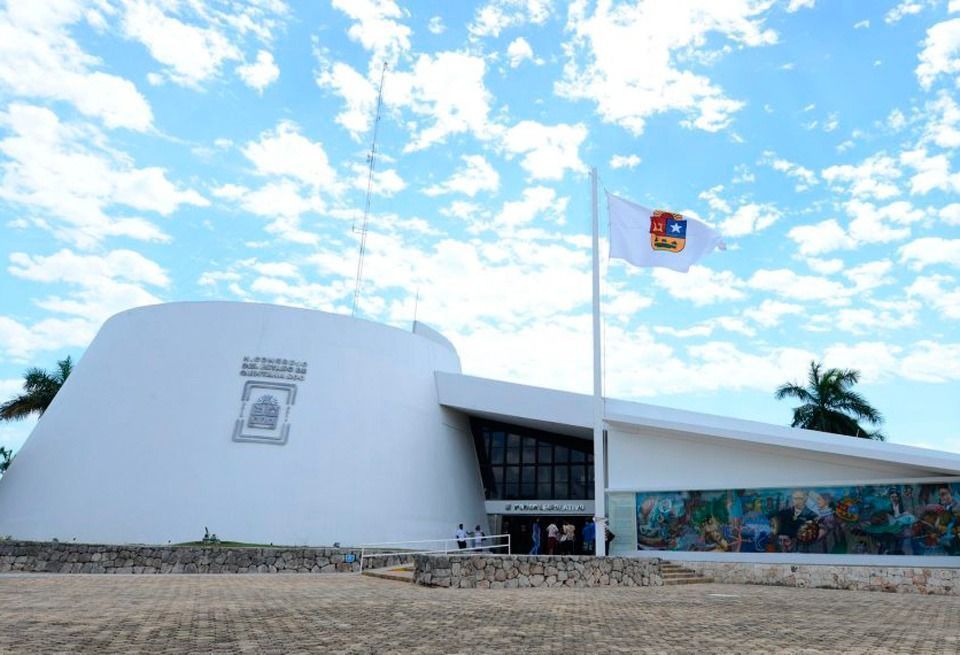 Congreso de Quintana Roo recibe petición de feministas para despenalizar aborto