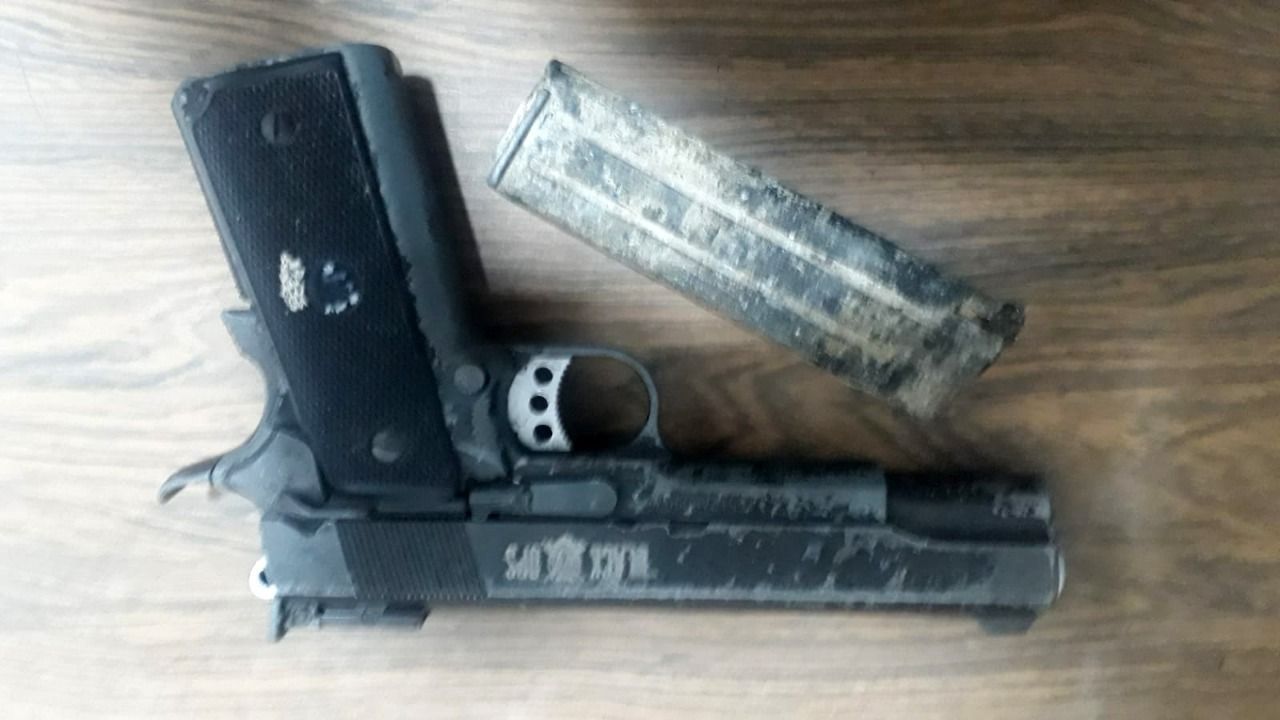 Policía Quintana Roo detiene en Cozumel a hombre con arma de juguete, que golpeaba a mujer