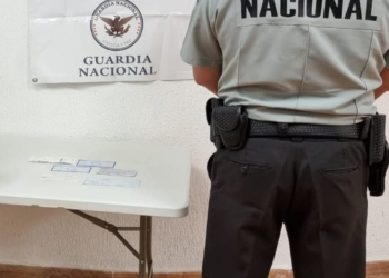 Detienen en aeropuerto de Cancún a brasileño con más de un millón de pesos sin declarar