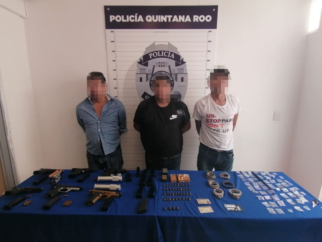 Detienen en la zona hotelera de Cancún a siete sujetos con armas de fuego, cuchillos y drogas
