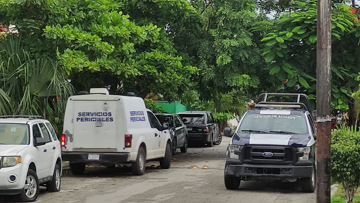 Hallan ejecutado a un hombre dentro de una camioneta de lujo en Playa del Carmen
