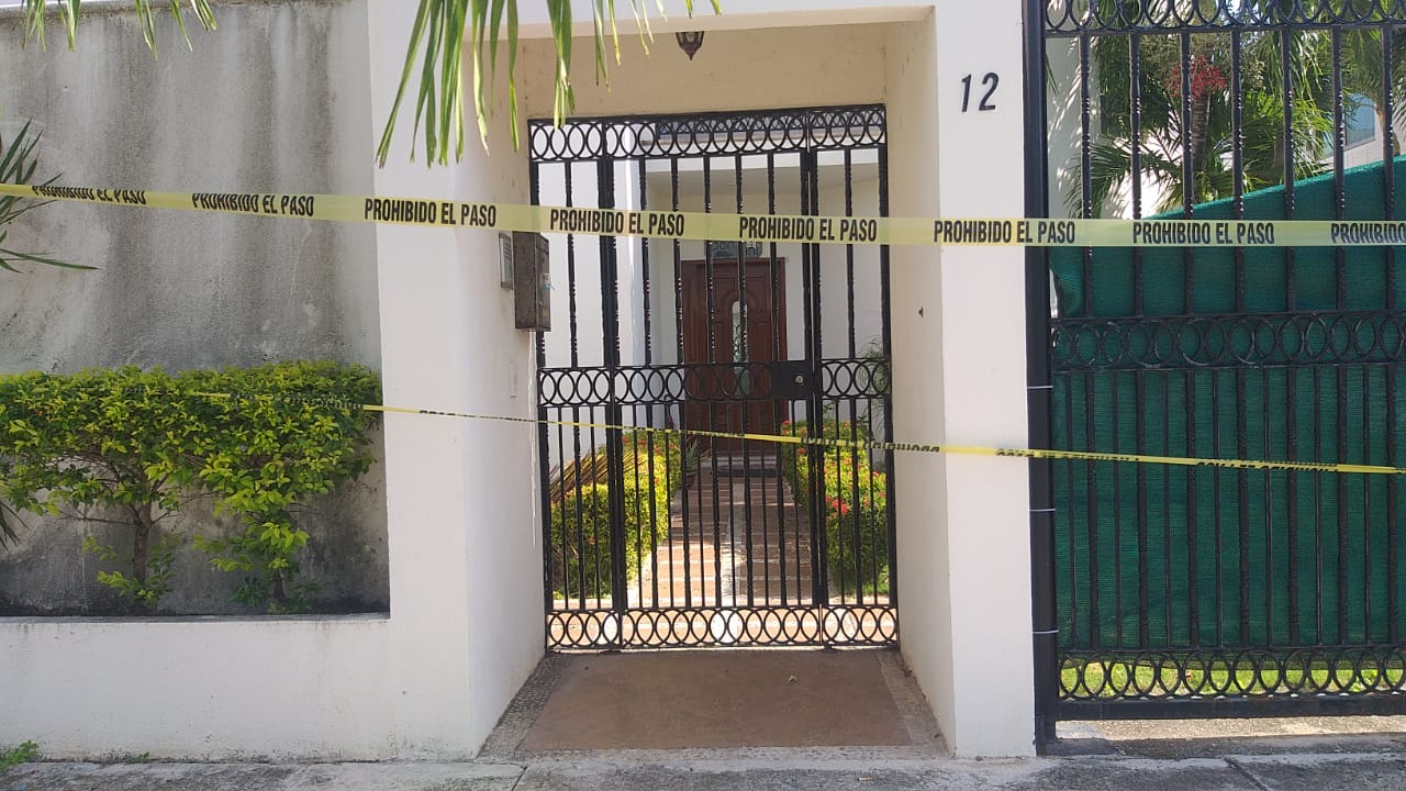 Encuentran una mujer muerta en alberca de residencia en Cancún